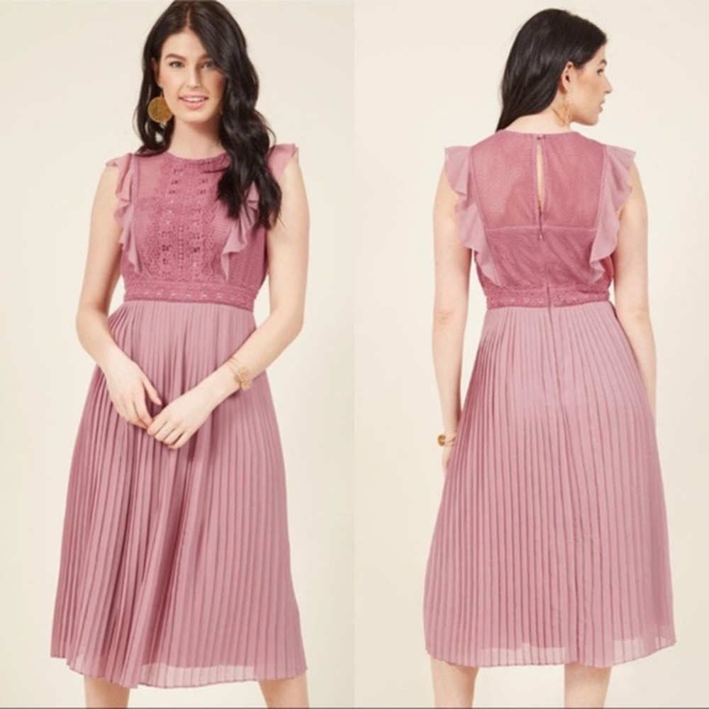 Modcloth Dress Women’s Size 1X Pink Midi Pleated Crochet Ruffles Sleeveless EUC